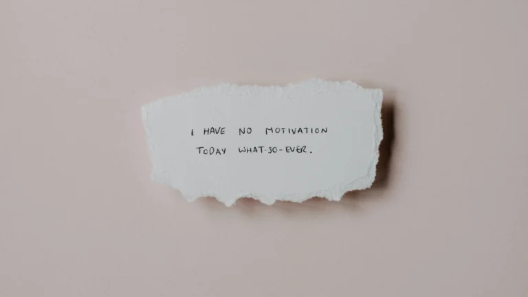 Handwritten note saying I have no motivation today